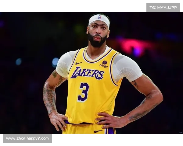 詹姆斯关键罚球准绝杀后与戴维斯击掌,湖人客旅展现韧性